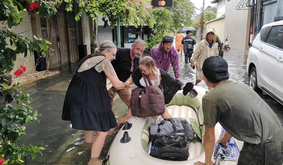 Banjir Terjang Dewi Sri Legian, Wisatawan Panik dan Terjebak di Tengah Genangan